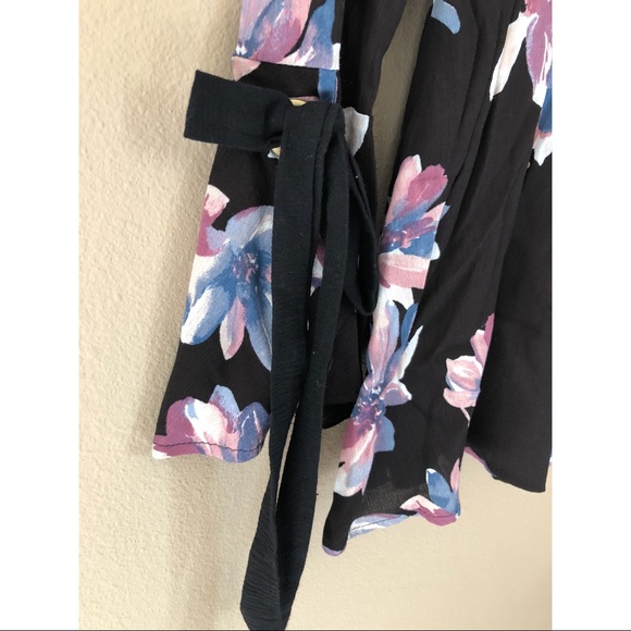 Floral  ribbon tie romper - Picture 4 of 6